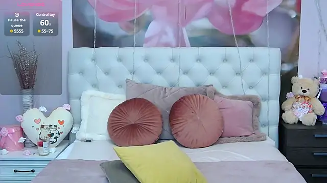 VioletUmi online show from March 5, 6:44 am