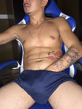 Snapshot of GalaxyTheDick1 chatting on February 24, 3:04 am GalaxyTheDick1 online show from February 24, 3:04 am