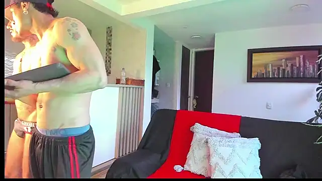 Snapshot of MARCELOANDLUCIAN chatting on January 13, 10:59 pm MARCELOANDLUCIAN online show from January 13, 10:59 pm