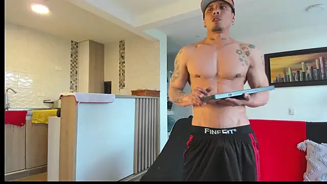 Snapshot of MARCELOANDLUCIAN chatting on January 14, 10:03 pm MARCELOANDLUCIAN online show from January 14, 10:03 pm