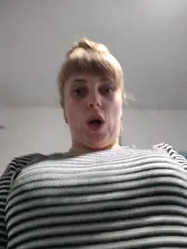 Snapshot of CoddessCrystal chatting on October 14, 7:20 am CoddessCrystal online show from October 14, 7:20 am