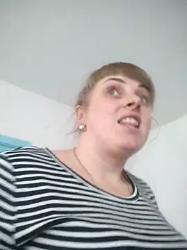 Snapshot of CoddessCrystal chatting on November 17, 9:37 am CoddessCrystal online show from November 17, 9:37 am