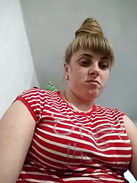 Snapshot of CoddessCrystal chatting on November 23, 1:33 pm CoddessCrystal online show from November 23, 1:33 pm