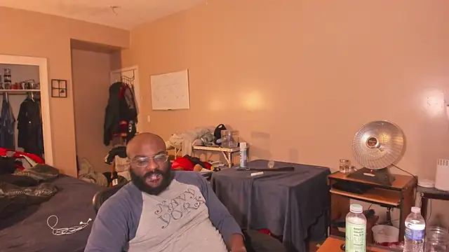 Snapshot of MrChuckDailyXXX chatting on February 25, 10:36 am MrChuckDailyXXX online show from February 25, 10:36 am