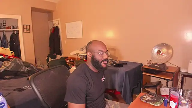 Snapshot of MrChuckDailyXXX chatting on March 1, 5:53 am MrChuckDailyXXX online show from March 1, 5:53 am
