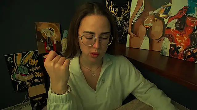 luxie milady online show from March 1, 12:40 pm