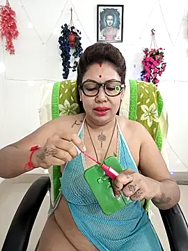 Snapshot of YOUR_LOVELY-40 chatting on February 11, 8:14 pm YOUR LOVELY-40 online show from February 11, 8:14 pm