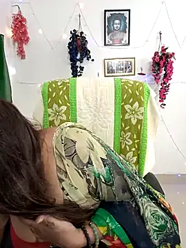 Snapshot of YOUR_LOVELY-40 chatting on April 17, 7:06 pm YOUR LOVELY-40 online show from April 17, 7:06 pm