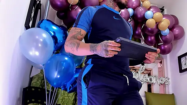 dilan scootk  online show from February 2, 11:19 am