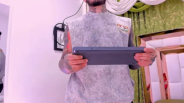 dilan scootk  online show from December 2, 7:31 pm