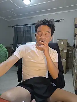 kisstoyousoon2024 online show from December 19, 5:31 pm