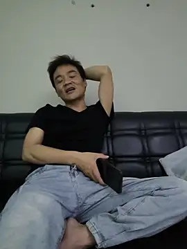 kisstoyousoon2024 online show from February 16, 5:42 pm