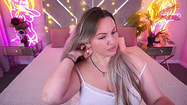 KiraCandyS online show from April 26, 7:44 pm