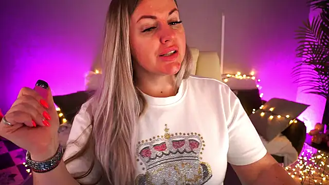 KiraCandyS online show from May 13, 10:38 pm