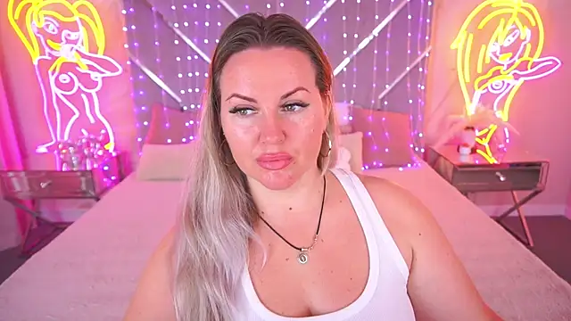 KiraCandyS online show from May 18, 8:03 pm