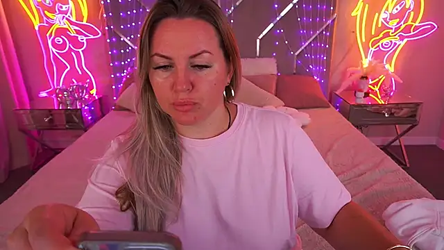 KiraCandyS online show from May 19, 10:49 pm
