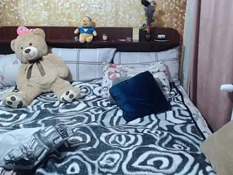 Snapshot of Emmatoo chatting on February 23, 2:25 pm Emmatoo online show from February 23, 2:25 pm