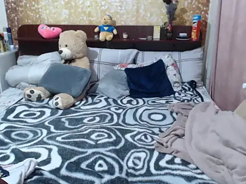 Snapshot of Emmatoo chatting on February 24, 9:00 am Emmatoo online show from February 24, 9:00 am