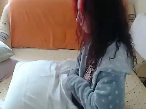 Snapshot of Emmatoo chatting on October 2, 11:28 am Emmatoo online show from October 2, 11:28 am