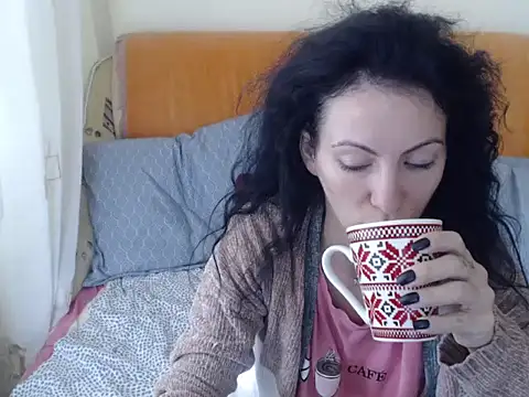 Snapshot of Emmatoo chatting on October 31, 8:48 am Emmatoo online show from October 31, 8:48 am