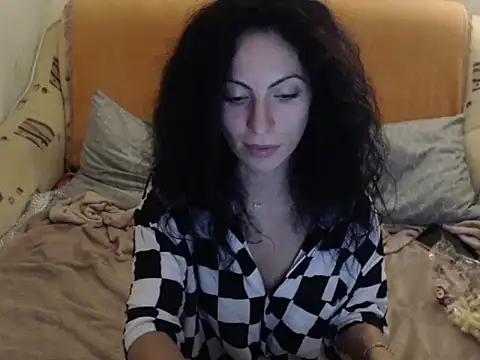 Snapshot of Emmatoo chatting on November 1, 10:45 pm Emmatoo online show from November 1, 10:45 pm