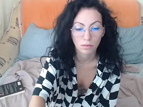 Snapshot of Emmatoo chatting on November 2, 10:50 am Emmatoo online show from November 2, 10:50 am