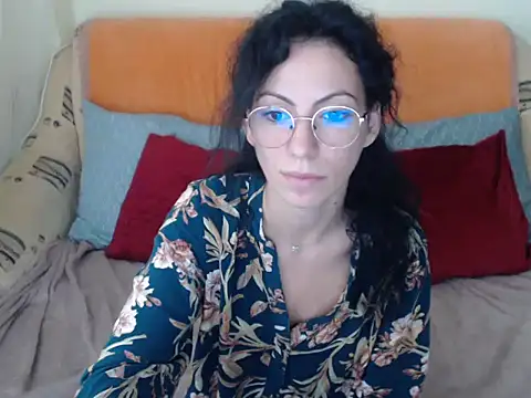 Snapshot of Emmatoo chatting on November 3, 11:00 am Emmatoo online show from November 3, 11:00 am