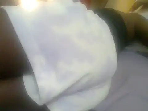 Snapshot of Pretty_ellahh chatting on March 20, 8:35 pm Pretty ellahh online show from March 20, 8:35 pm