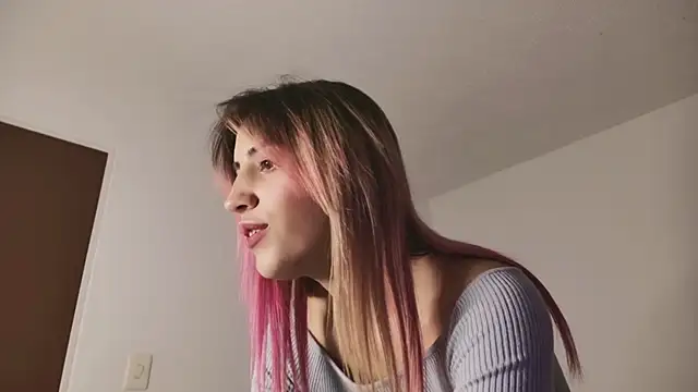 linnie  online show from March 7, 4:35 am