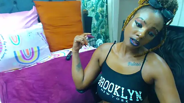 Snapshot of SAVAGExBOO chatting on January 29, 1:37 am SAVAGExBOO online show from January 29, 1:37 am