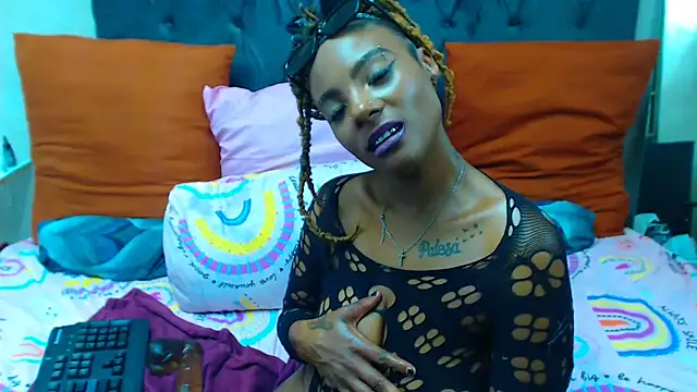 Snapshot of SAVAGExBOO chatting on February 6, 2:11 am SAVAGExBOO online show from February 6, 2:11 am