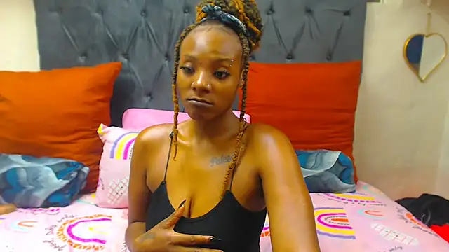 Snapshot of SAVAGExBOO chatting on February 19, 1:08 am SAVAGExBOO online show from February 19, 1:08 am