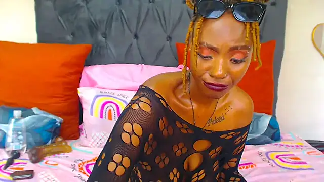 Snapshot of SAVAGExBOO chatting on February 25, 6:03 am SAVAGExBOO online show from February 25, 6:03 am