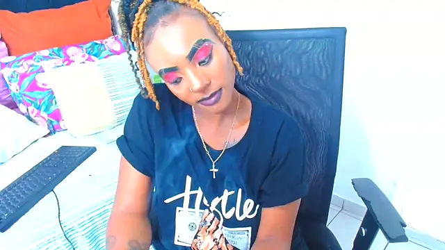 Snapshot of SAVAGExBOO chatting on December 4, 12:53 am SAVAGExBOO online show from December 4, 12:53 am