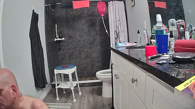 Snapshot of lou63ponce chatting on February 27, 10:43 pm lou63ponce online show from February 27, 10:43 pm