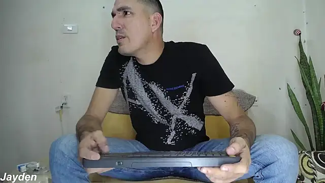 Snapshot of jayydenandjacob chatting on November 15, 6:37 pm jayydenandjacob online show from November 15, 6:37 pm