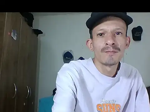 Snapshot of trebollhht chatting on January 31, 8:22 pm trebollhht online show from January 31, 8:22 pm