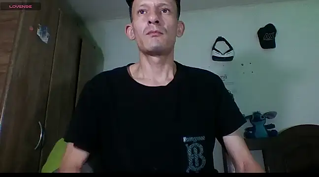 Snapshot of trebollhht chatting on February 6, 1:38 am trebollhht online show from February 6, 1:38 am
