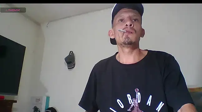 Snapshot of trebollhht chatting on February 23, 2:51 am trebollhht online show from February 23, 2:51 am