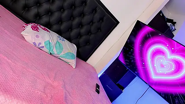 Maryonthemoon online show from September 27, 4:06 am