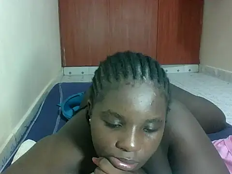hotebbbyy online show from April 28, 2:21 am