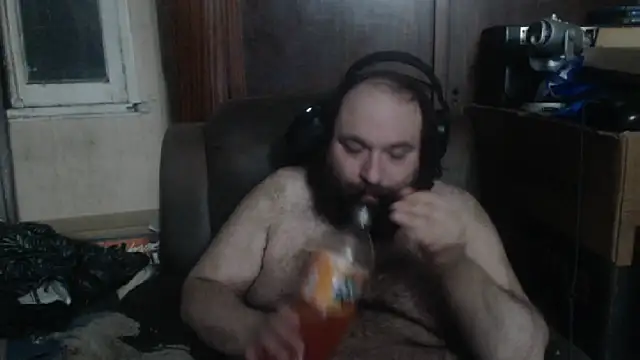 Snapshot of hairyhulk chatting on January 3, 8:43 am hairyhulk online show from January 3, 8:43 am