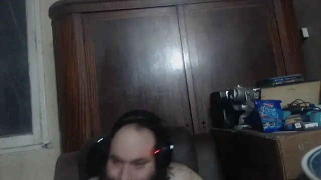 Snapshot of hairyhulk chatting on January 4, 8:39 am hairyhulk online show from January 4, 8:39 am