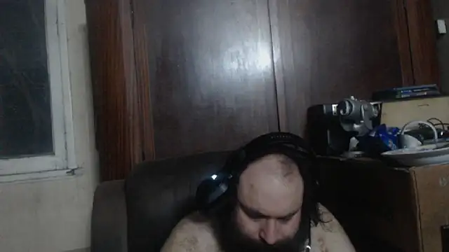 Snapshot of hairyhulk chatting on January 10, 7:46 am hairyhulk online show from January 10, 7:46 am