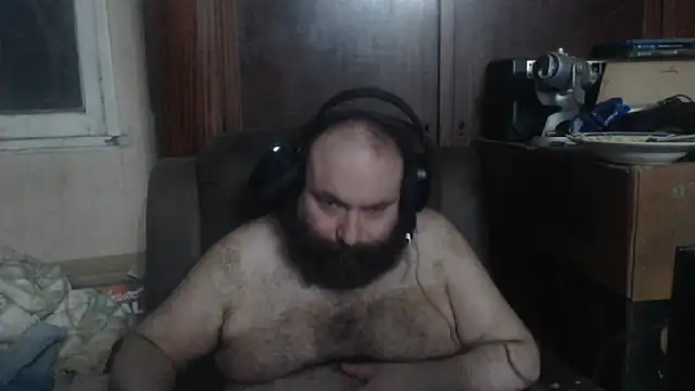 Snapshot of hairyhulk chatting on January 17, 7:51 am hairyhulk online show from January 17, 7:51 am