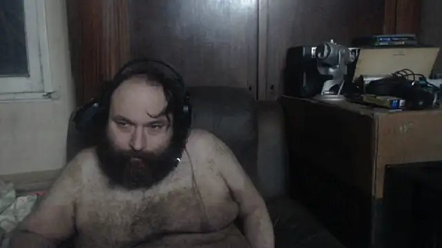 Snapshot of hairyhulk chatting on January 19, 7:04 am hairyhulk online show from January 19, 7:04 am