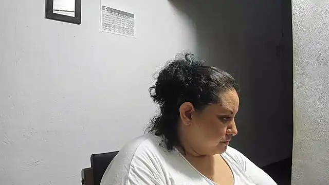 Snapshot of tetasgrandes_karol chatting on April 1, 3:18 am tetasgrandes karol online show from April 1, 3:18 am