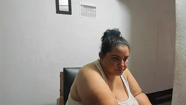 Snapshot of tetasgrandes_karol chatting on April 14, 2:45 pm tetasgrandes karol online show from April 14, 2:45 pm