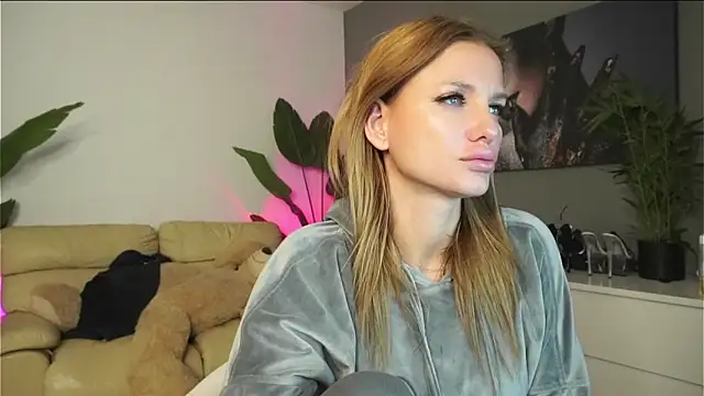 Snapshot of SweetBlondy35 chatting on November 14, 5:55 pm SweetBlondy35 online show from November 14, 5:55 pm