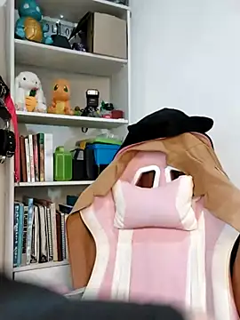 Snapshot of ItsNaiixa chatting on February 28, 12:55 am ItsNaiixa online show from February 28, 12:55 am